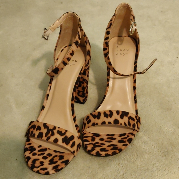 Sexy strappy heels - Picture 4 of 4